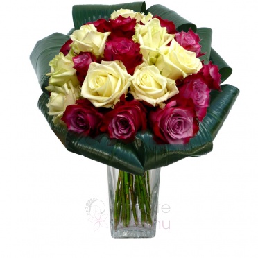 букет из фиолетовых и белых роз, зелень - Mixed purple and white roses + greenery