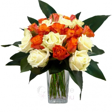 Kytice růží - mix (oranžové, bílé) + zeleň - Růže oranžová, růže bílá, zeleň
