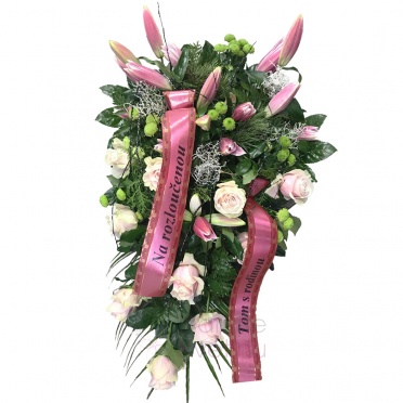 Smuteční vypichovaná kytice - lilie SG, růže, santini, zeleň, držák