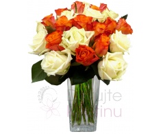 букет из оранжевых и белых роз