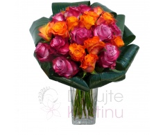 букет из фиолетовых и оранжевых роз, зелень