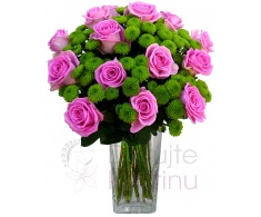 Mixed bouquet of pink roses and santini