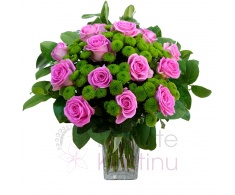 Mixed bouquet of pink roses, santini + greenery