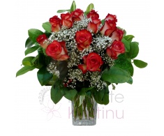 Bouquet of streaked roses + greenery, gypsophila