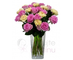Mixed bouquet of roses and carnations