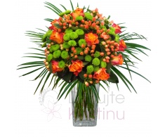Mixed bouquet of roses, santinies, hypericum and greenery